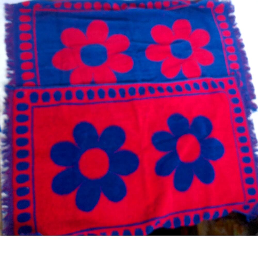 Vintage Cannon Royal Family Blue Red Daisy Mod Pop Art Towel Hand Set of 2